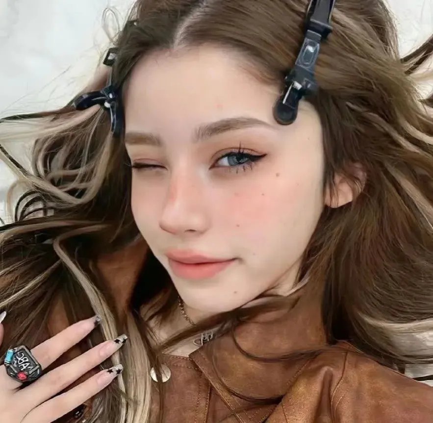 院子里的女人